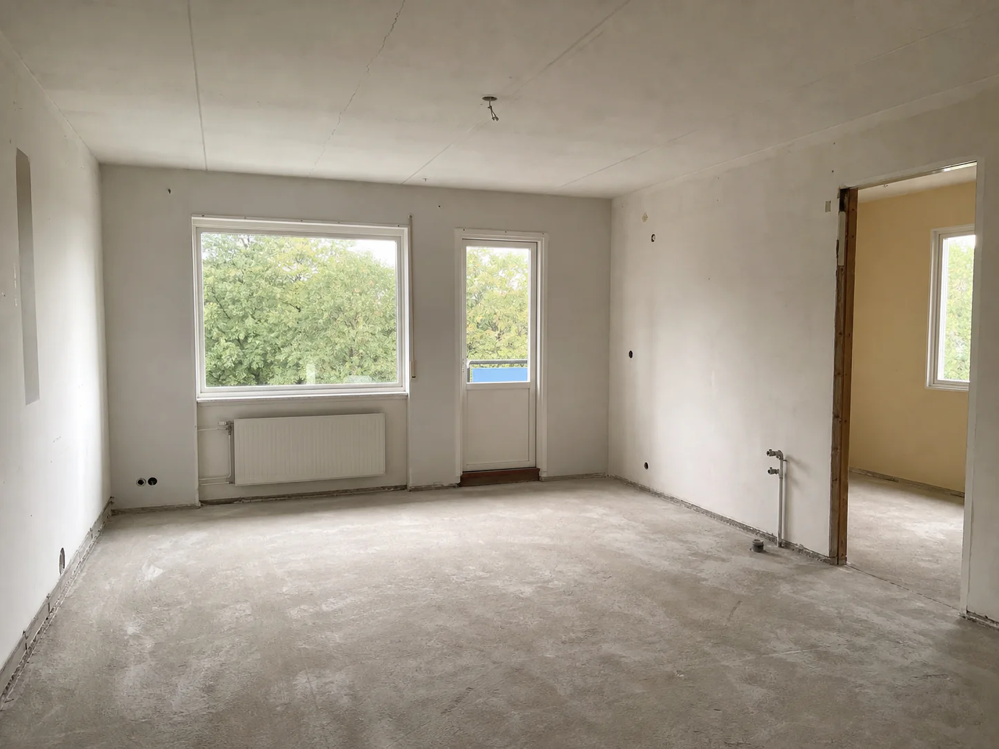 Rent och tömt rum efter avslutat rivningsarbete